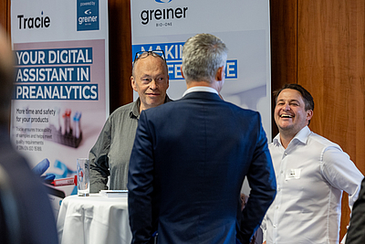 Thomas Pangerl und Thomas Neidl (Greiner Bio-One) mit Christoph Rampetzreiter (STIWA AMS) © Erwin Pils